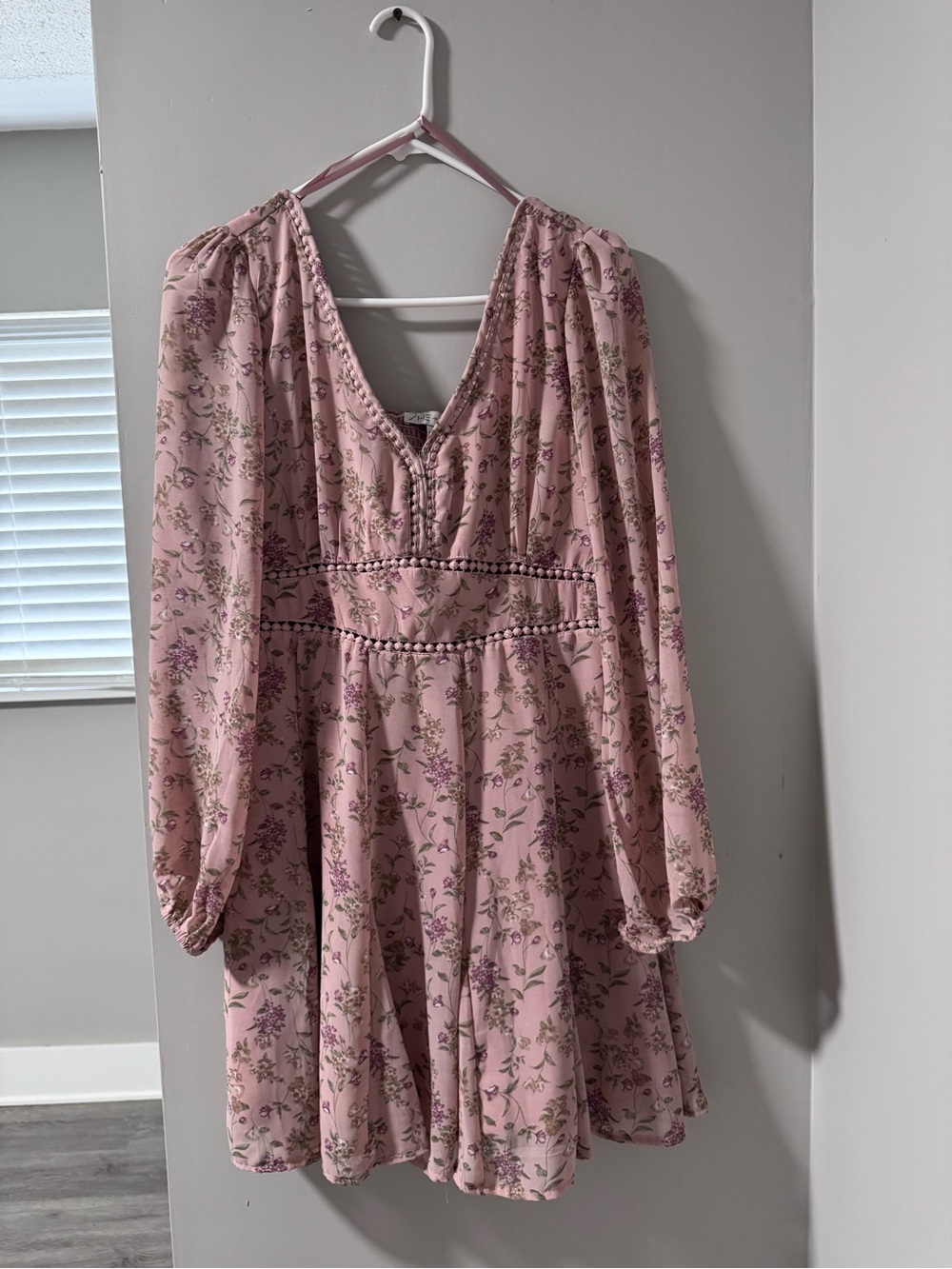 She + Sky Dusty Pink Floral V-Neck Long Sleeve Dress